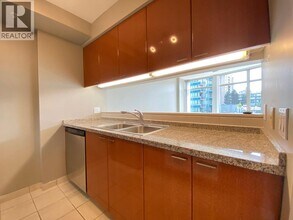1288 Alberni St in Vancouver, BC - Building Photo - Building Photo