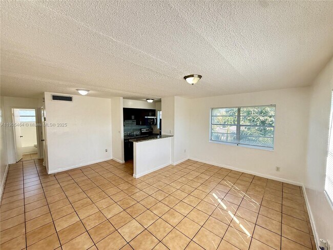 8262 NE 1st Ave in Miami, FL - Foto de edificio - Building Photo
