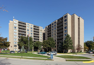 Garden City Tower in Garden City, MI - Foto de edificio - Building Photo