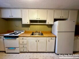 33 Westgate Rd in Boston, MA - Building Photo