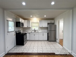 424 E Walnut Ave in Gastonia, NC - Building Photo - Building Photo