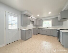 1305 Feather Ave in Thousand Oaks, CA - Building Photo - Building Photo