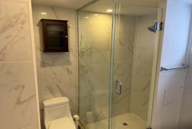 5755 Trinity Av in Cote-St-Luc, QC - Building Photo - Building Photo