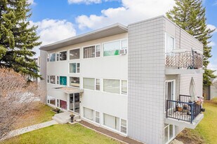 2736 40th St SW in Calgary, AB - Building Photo