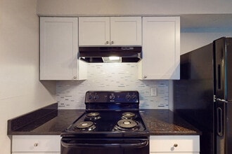 Azure Place Apartments in Memphis, TN - Foto de edificio - Building Photo