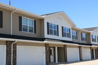 Maple Grove & Maple Ridge Townhomes in West Fargo, ND - Building Photo - Building Photo