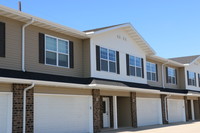 Maple Grove & Maple Ridge Townhomes in West Fargo, ND - Foto de edificio - Building Photo