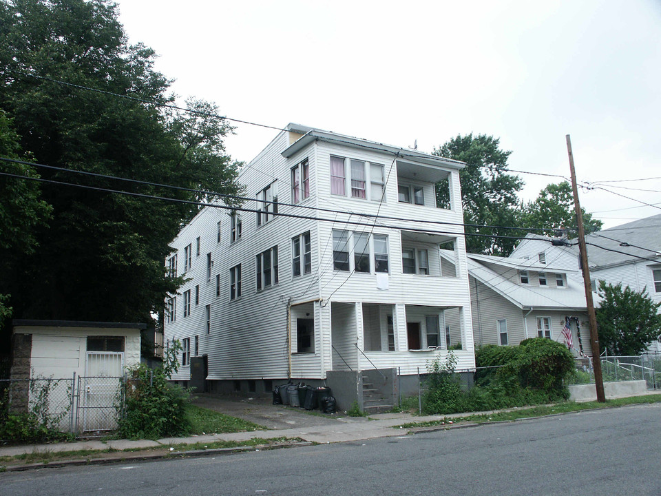 518-522 E 24th St in Paterson, NJ - Building Photo