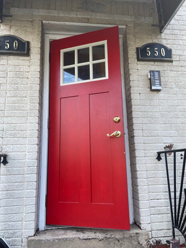 550 Hobart Plz NW, Unit 1 in Washington, DC - Building Photo - Building Photo