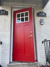 550 Hobart Plz NW, Unit 1 in Washington, DC - Foto de edificio - Building Photo