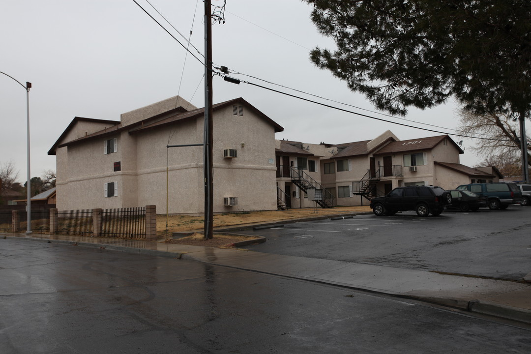 Cora Apartments in Las Vegas, NV - Building Photo