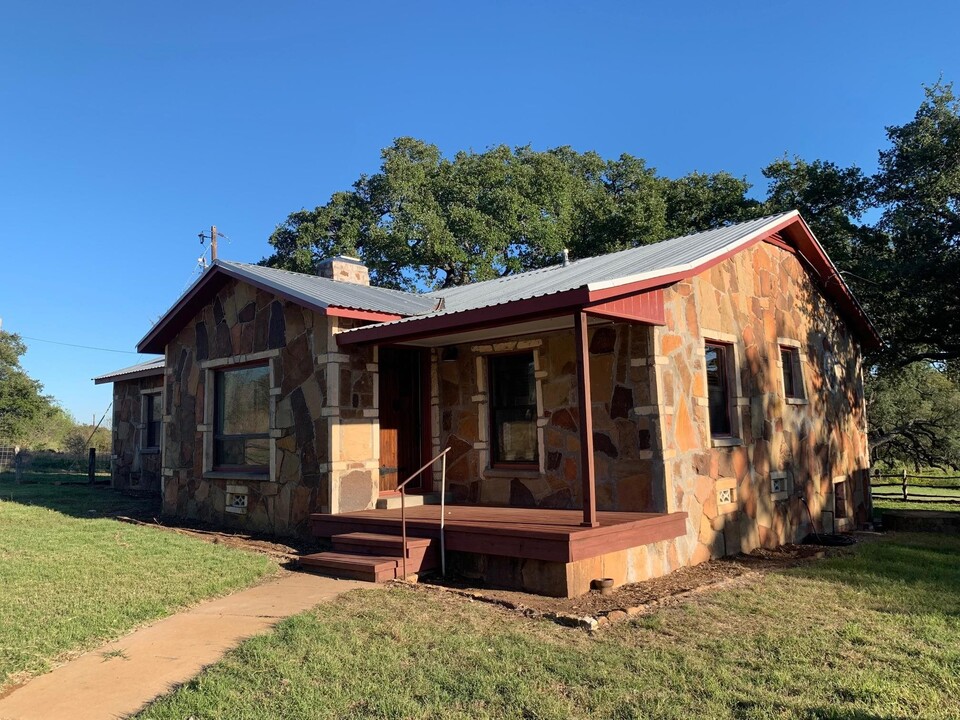 1924 CR 216 in Llano, TX - Building Photo