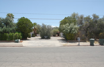 1220 N Jones Blvd in Tucson, AZ - Building Photo - Building Photo