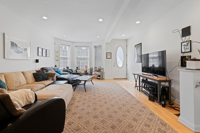 2715 N Marshfield Ave, Unit 1 in Chicago, IL - Building Photo - Building Photo