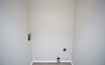 1510 S 9th St in Slaton, TX - Building Photo - Interior Photo