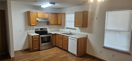 1983 S Razorback Rd-Unit -2 in Fayetteville, AR - Building Photo - Building Photo