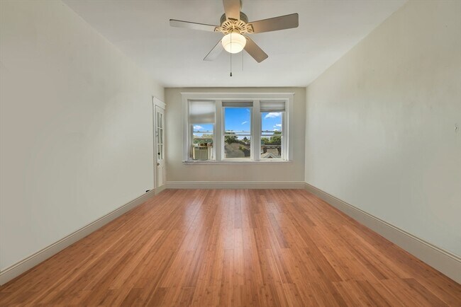 1746 Commonwealth Ave, Unit 12 in Boston, MA - Building Photo - Building Photo
