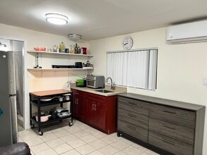 1871 Peach Pl, Unit 2 in Concord, CA - Foto de edificio - Building Photo