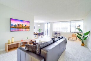 320 23rd St S in Arlington, VA - Building Photo