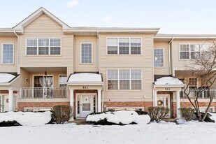 511 Pheasant Trail in St. Charles, IL - Building Photo