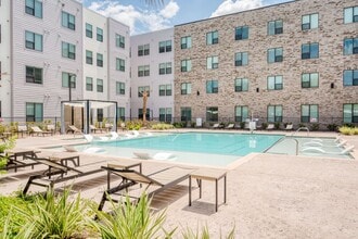 Miramonte in Stafford, TX - Building Photo - Building Photo