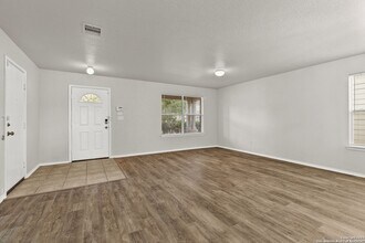 10730 Butterfly Flat in San Antonio, TX - Building Photo - Building Photo