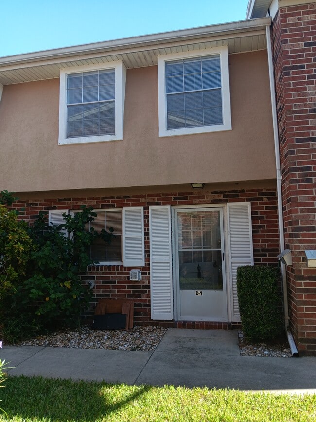 property at 2200 S Palmetto Ave