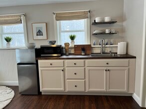 156 Burpee Hill Rd, Unit Furnished Apartment in Grantham, NH - Building Photo - Building Photo