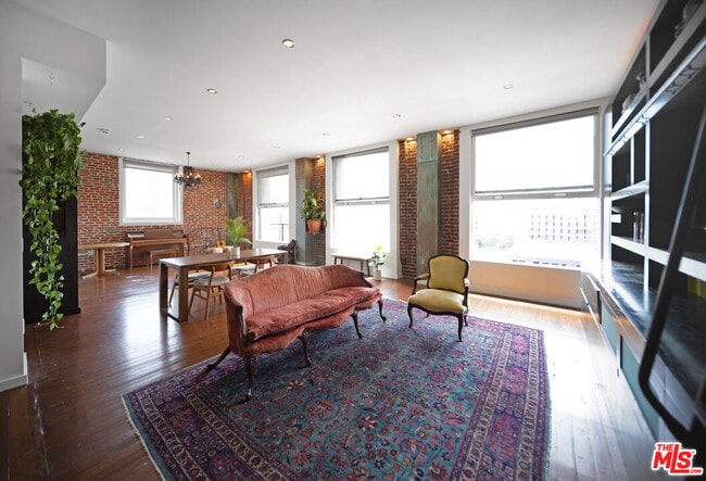 257 S Spring St in Los Angeles, CA - Building Photo - Building Photo