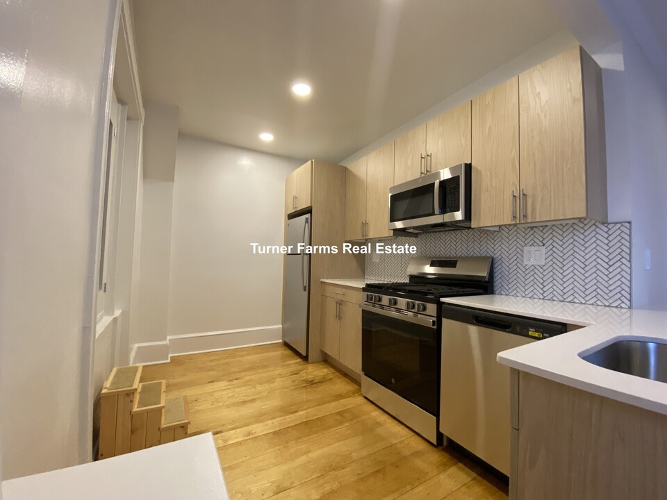 2A Joy St, Unit 11 in Boston, MA - Building Photo