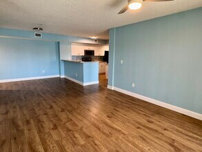 1840 Florida Club Cir in Naples, FL - Foto de edificio - Building Photo