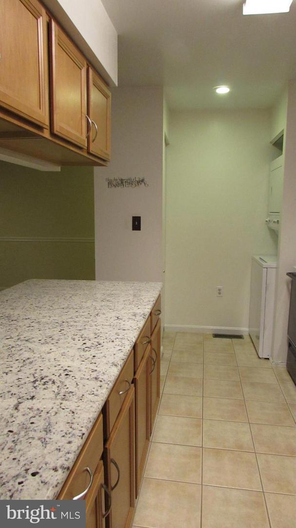 8 Marsham Ct-Unit -8 in Reisterstown, MD - Foto de edificio - Building Photo