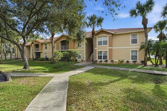 8215 Ibis Club Dr in Naples, FL - Foto de edificio - Building Photo