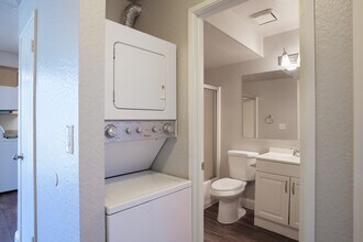 Alderwood Park Apartments in Livermore, CA - Foto de edificio - Building Photo