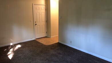 225 NW Tingley St, Unit 215 C in Pullman, WA - Building Photo - Building Photo