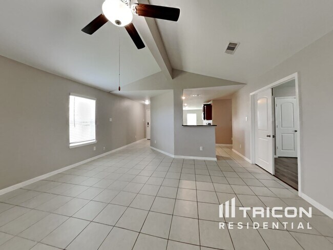 664 Totem Trail Dr in La Marque, TX - Building Photo - Building Photo