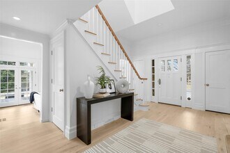 2 Quarter Mile Rd in Armonk, NY - Building Photo - Building Photo