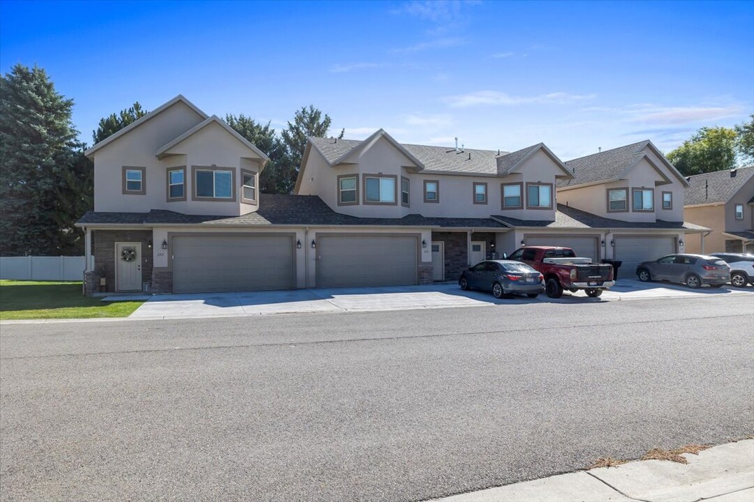 203 S 150 E in Franklin, ID - Building Photo