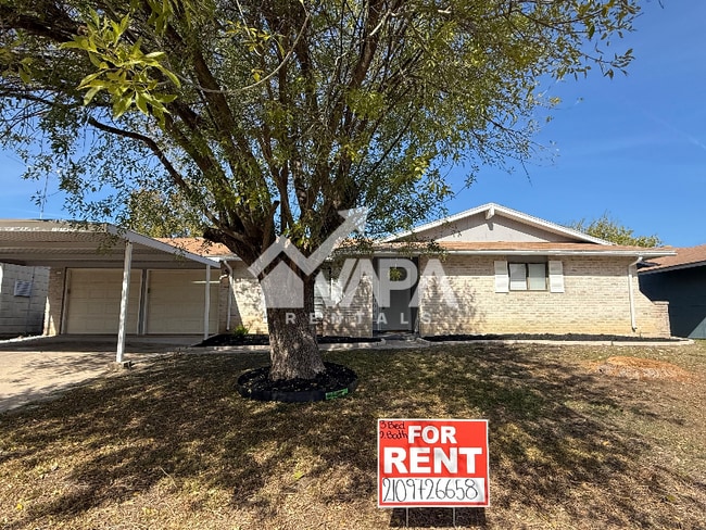 551 Bertetti Dr in San Antonio, TX - Building Photo - Building Photo