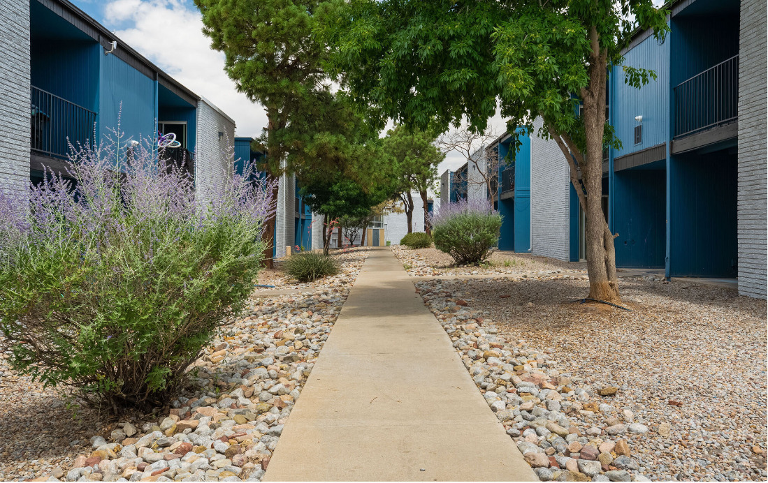 Canyon Crest in Albuquerque, NM - Building Photo