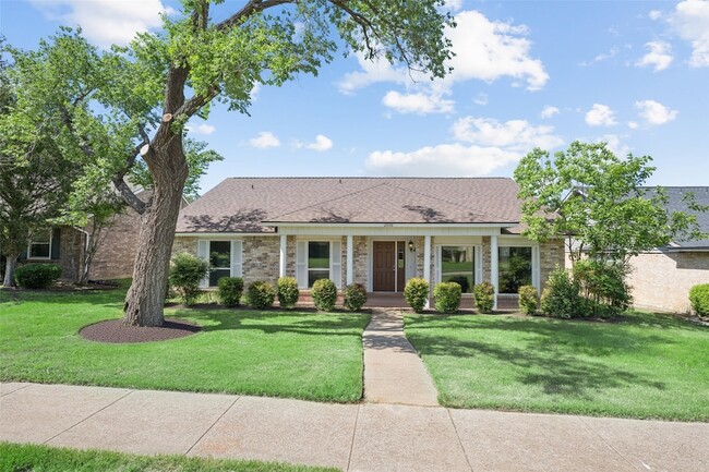 property at 2848 Oxford Ln