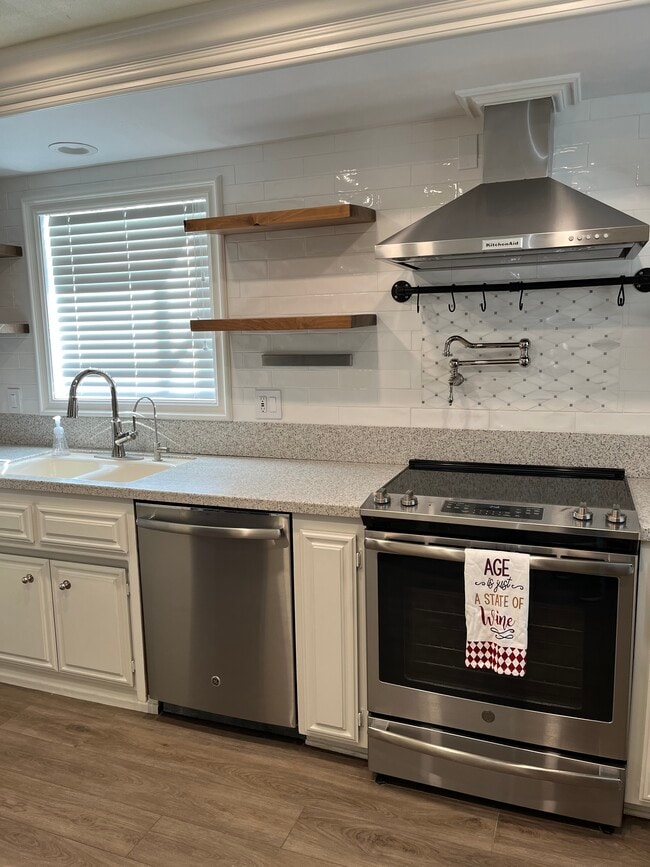 property at 1674 Eucalyptus Dr