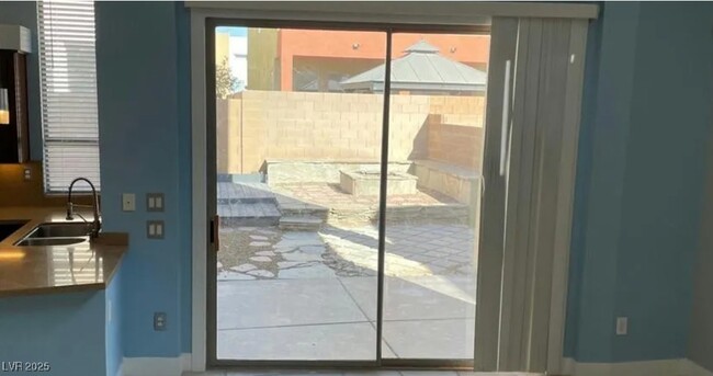 208 W Macadamia Nut Ave in North Las Vegas, NV - Building Photo - Building Photo