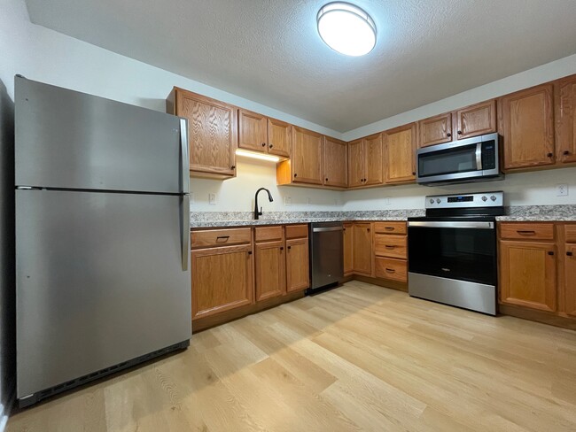 5680 Keystone Close, Unit #11