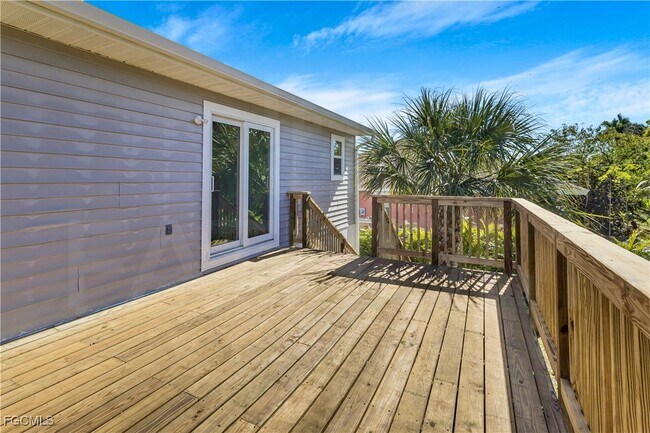 10697 Holly Rd in Bokeelia, FL - Building Photo - Building Photo