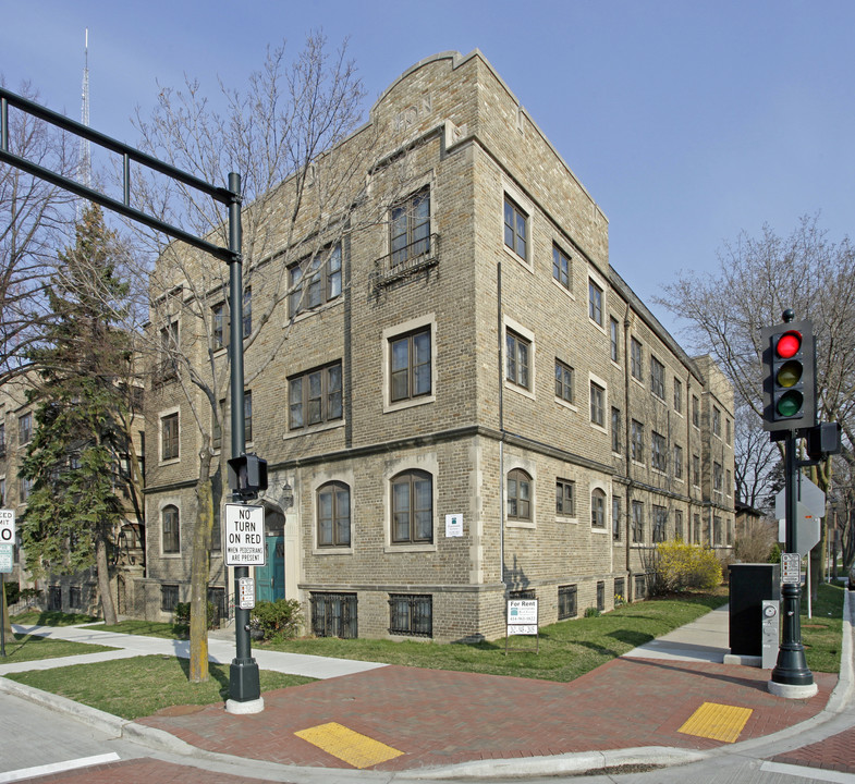 1428 E Capitol Dr in Milwaukee, WI - Foto de edificio