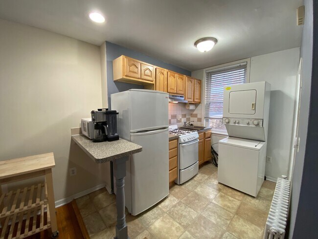 302 S Juniper St in Philadelphia, PA - Building Photo - Building Photo