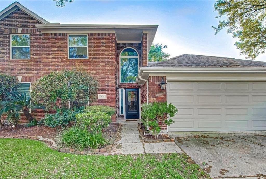 209 McVoy Dr in League City, TX - Building Photo