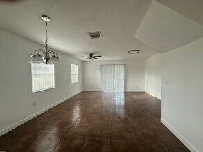 6615 Winfield Blvd in Margate, FL - Building Photo - Building Photo