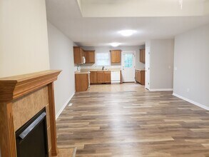 2101 S Oak Grove Ave in Springfield, MO - Foto de edificio - Building Photo